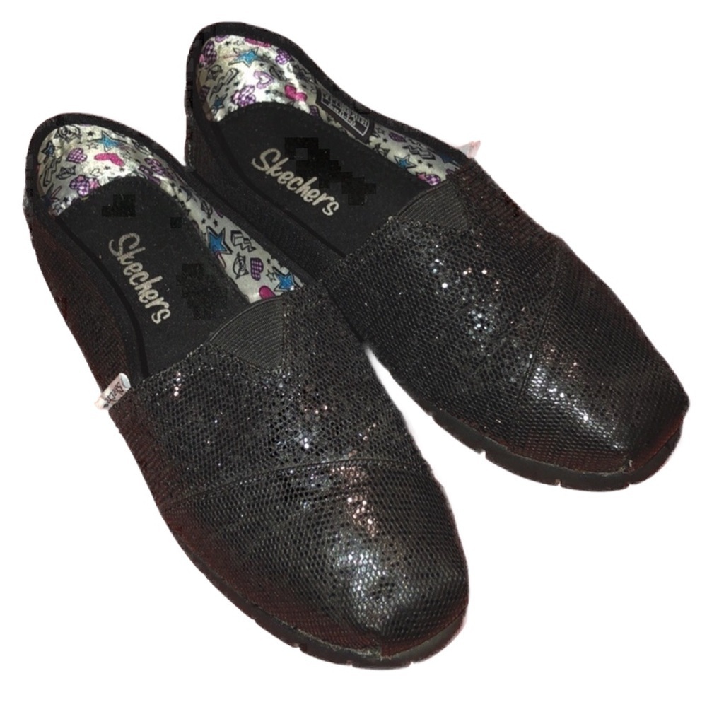 Skechers Black shoes GUC size (2) 🦋
